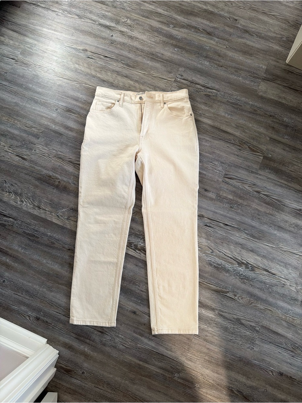 Everlane Women’s High-Rise Cream Straight Jeans